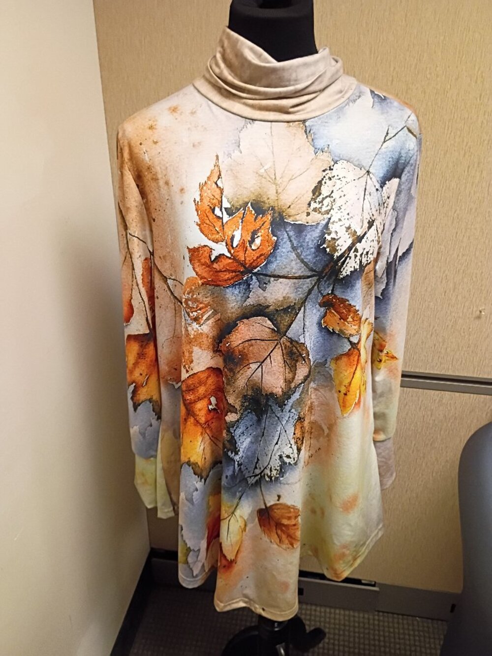 JFN Fall Turtleneck with Foliage Theme Size M